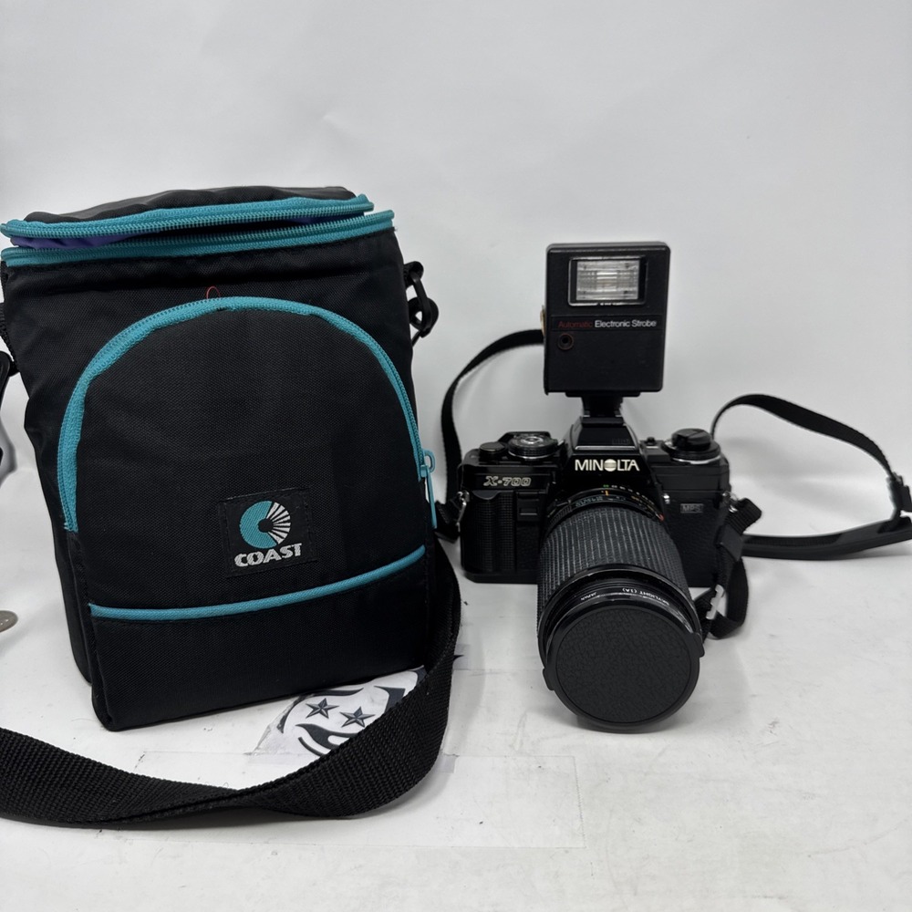 Minolta X700 35mm SLR Film Camera w/ 35-135mm 1:3.5-4.5 Lens And Flash Tested